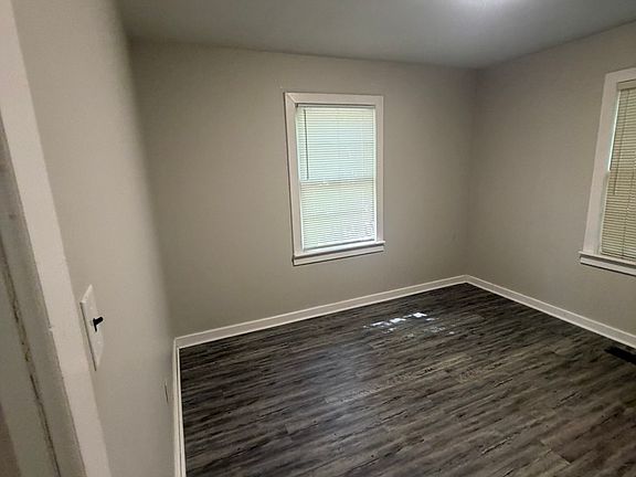 5th image of 906 W Academy Ave