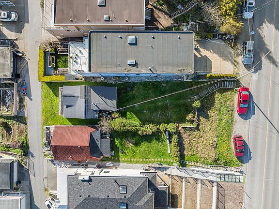 4th image of 15412 Columbia Ave