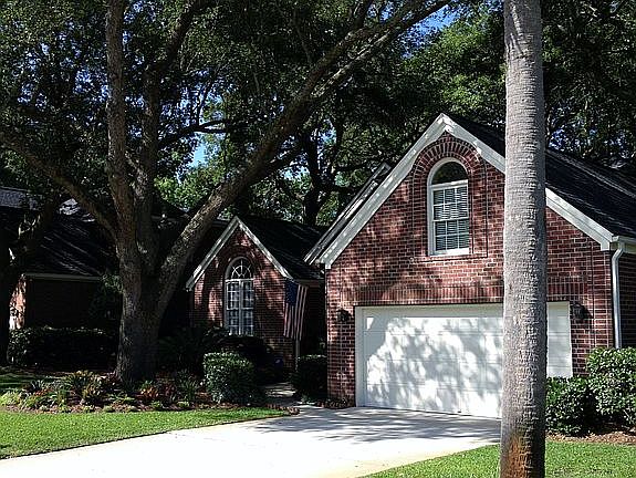 3rd image of 1384 Southlake Dr
