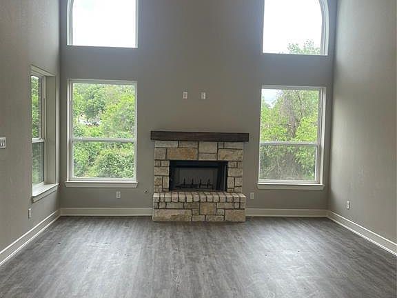 5th image of 1704 Twin Oaks Cir