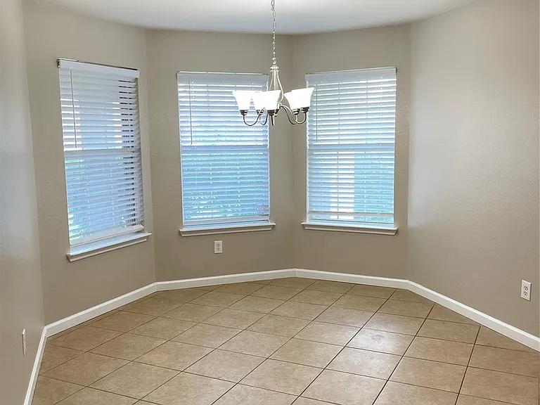 8904 Chisholm Trl — Photo 9