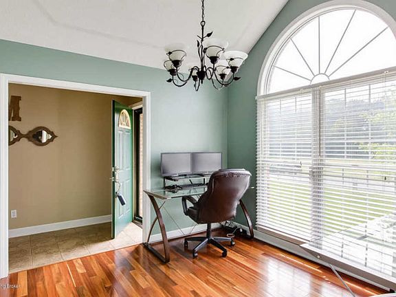 5th image of 2107 Fox Trail Dr