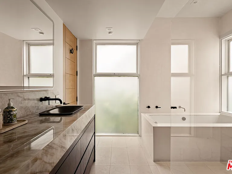 2341 Wilson Ave — Photo 13