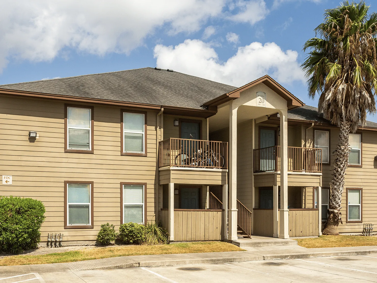 Cimarron Court Apartments — Photo 2