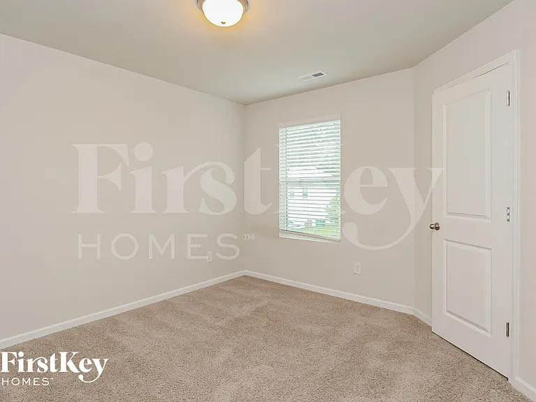 9526 Hamel St — Photo 11