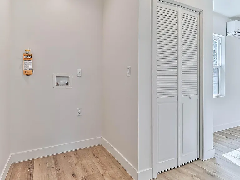11801 Albers St — Photo 13