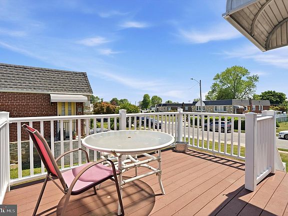 3rd image of 9968 Woodfern Rd