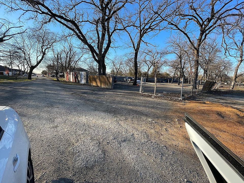 2nd image of 3606 Crane St