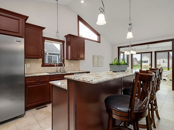 3rd image of 4021 Timber Ln