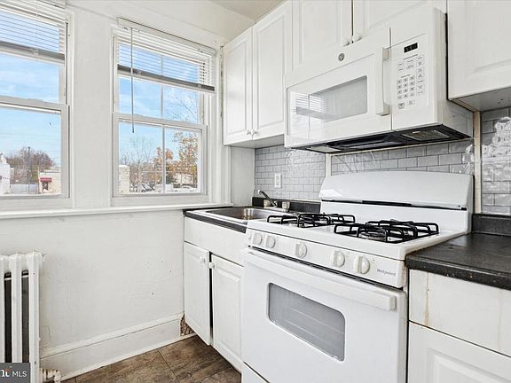 5th image of 101 S Scott St APT 1