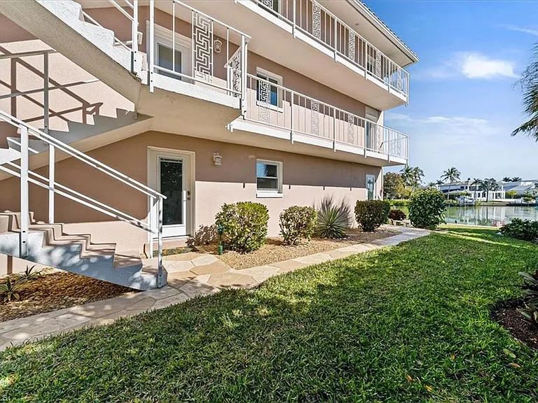 1910 Gulf Shore Blvd N #107 — Photo 27