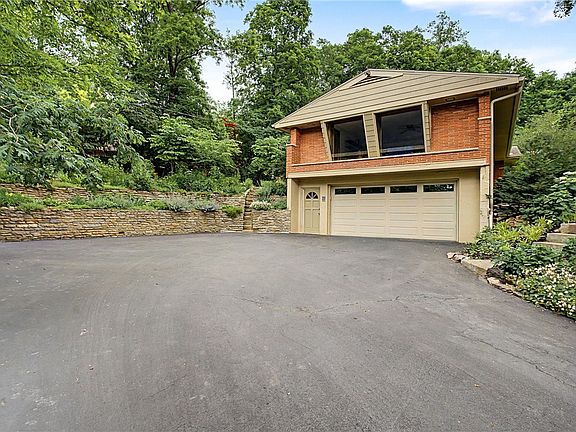 2nd image of 751 Laurelwood Rd