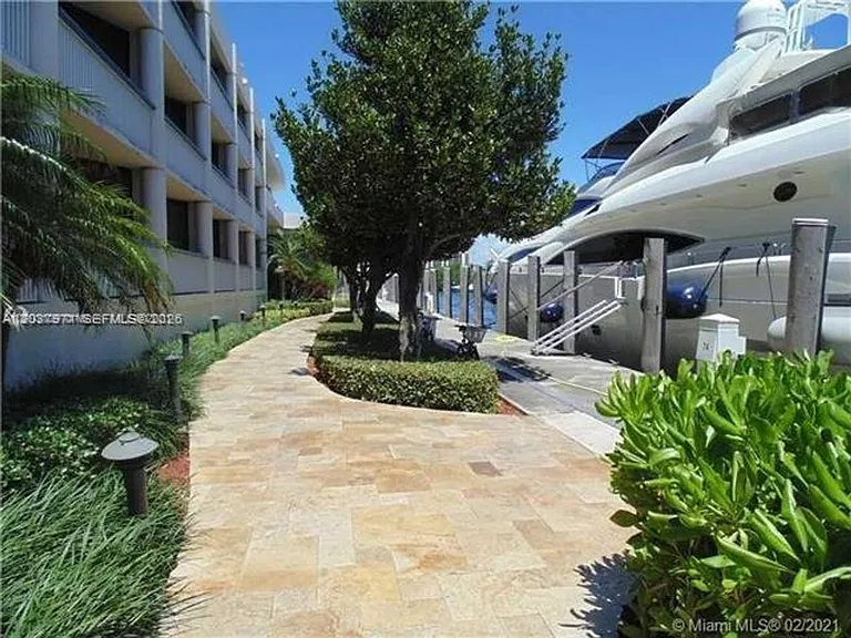 19707 Turnberry Way #23F — Photo 2