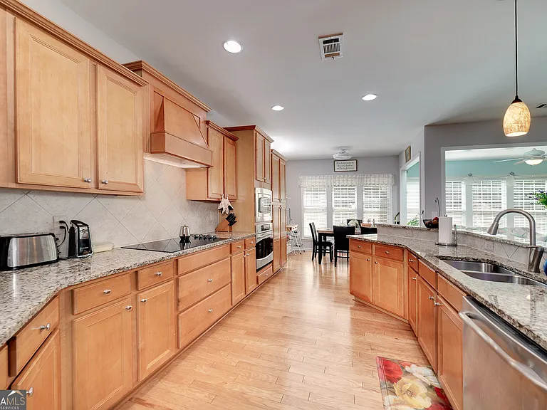 230 Begonia Ct — Photo 14