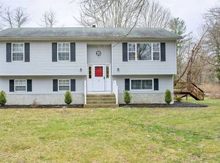 2 Oak Dr, Hopewell Junction, NY 12533