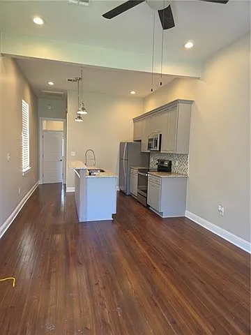 1 bed, 1.0 bath, 572 sqft, $1,295 — Photo 3