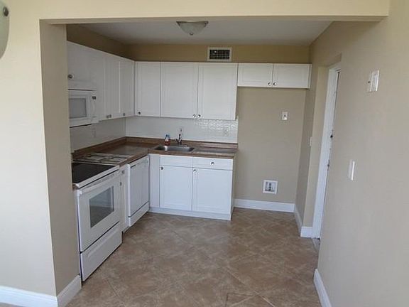 5th image of 16850 S Glades Dr APT 5A