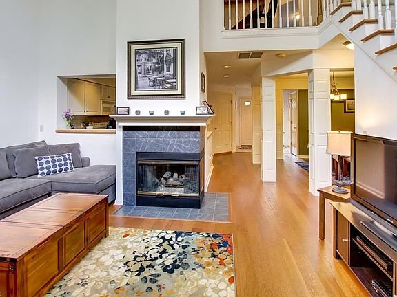 5th image of 3090 Village Green Dr