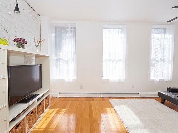 2nd image of 742 E 6th St APT 4