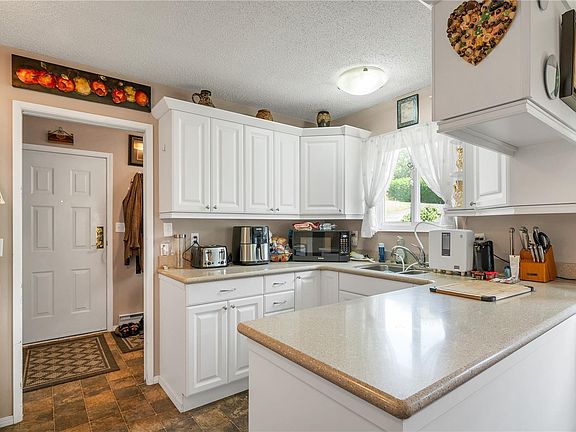 3rd image of 515 Oak Pl