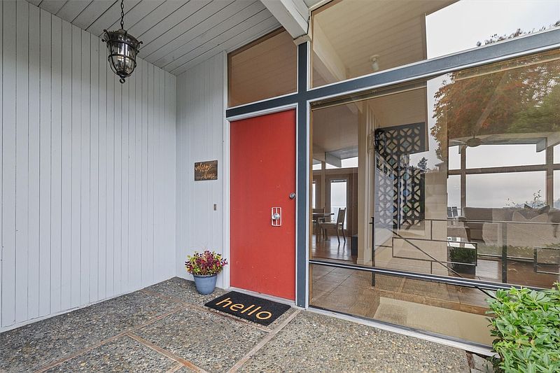 3rd image of 12822 Shorecrest Drive SW