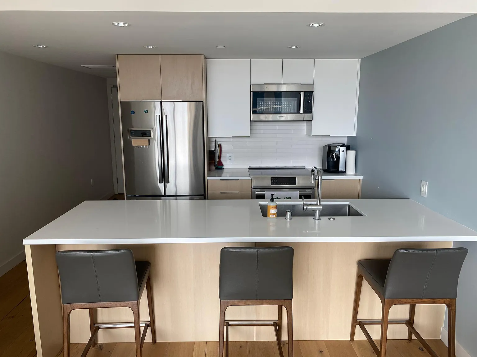 1001 Queen St — Photo 3