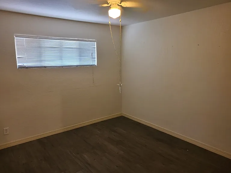 701 W Yandell Dr #4 — Photo 9