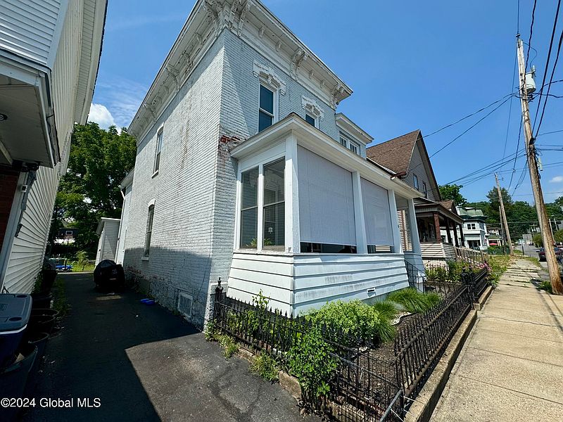 2nd image of 10 Bayard Street