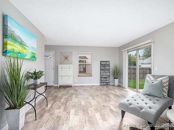 3rd image of 564 Cass Ave SE