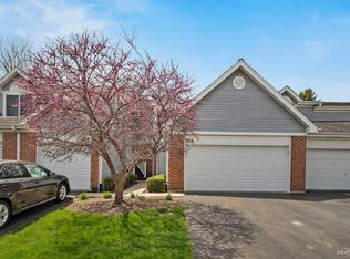 272 Eclipse Dr, Carol Stream, IL 60188