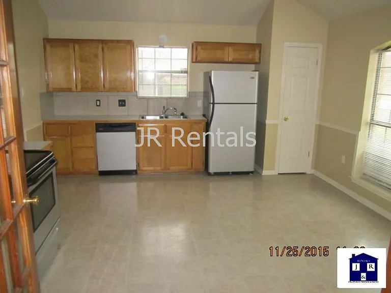 1506 Creek St — Photo 12