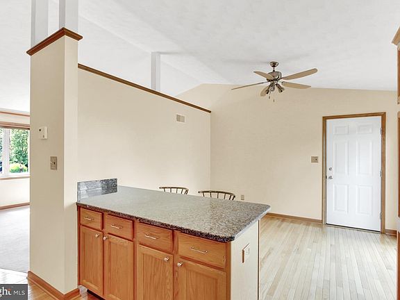 5th image of 116 Lantern Ln
