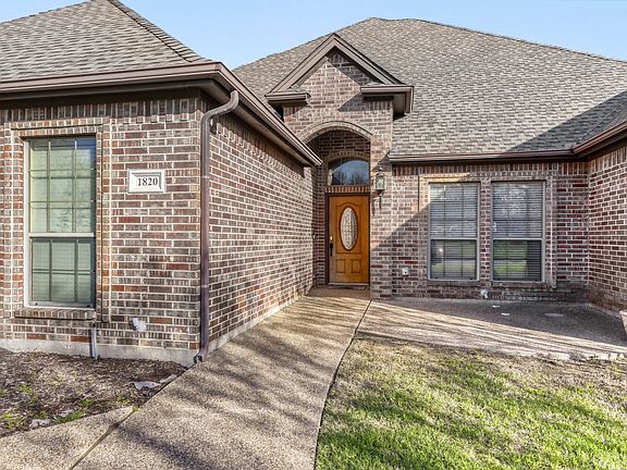 3rd image of 1820 Lake Glen Trl