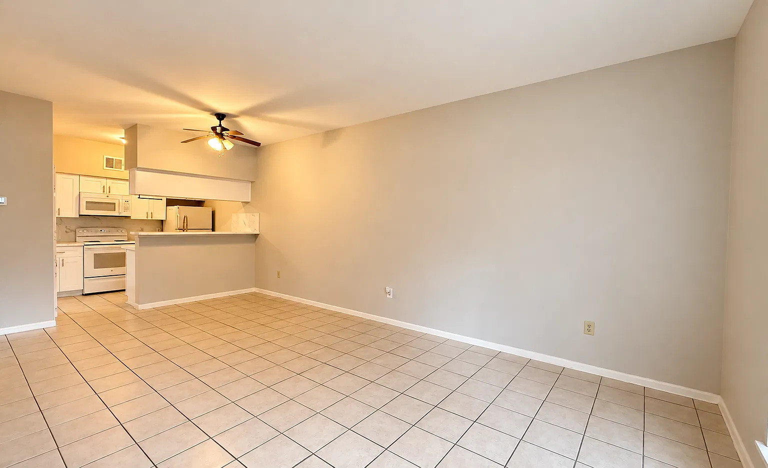 2 bed, 841 sqft, $1,250 — Photo 2