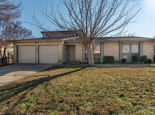 704 E Williamsburg Mnr, Arlington, TX 76014