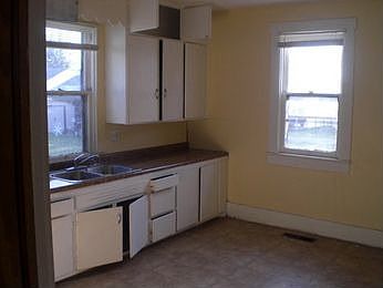 2nd image of 305 E 12th St