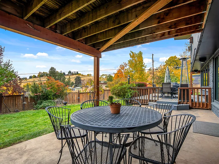 220 W Horizon Dr — Photo 37