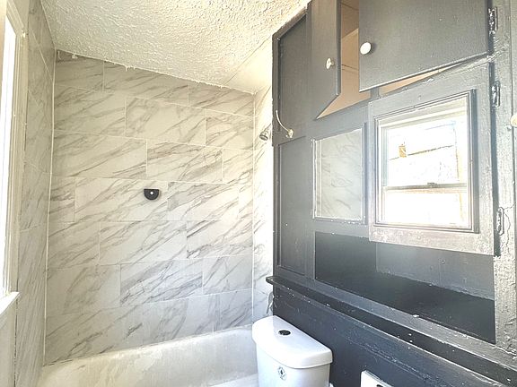 5th image of 3308 SW 10th Ave #1