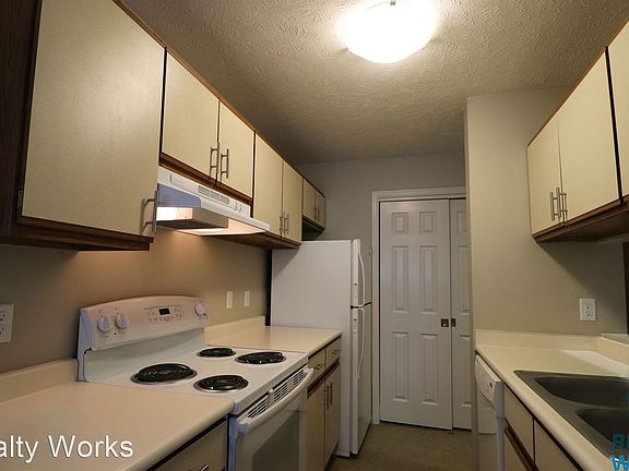 4th image of 2901 A St APT 102