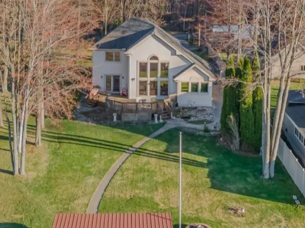 37 E Lakeshore Dr, Hope, MI 48628