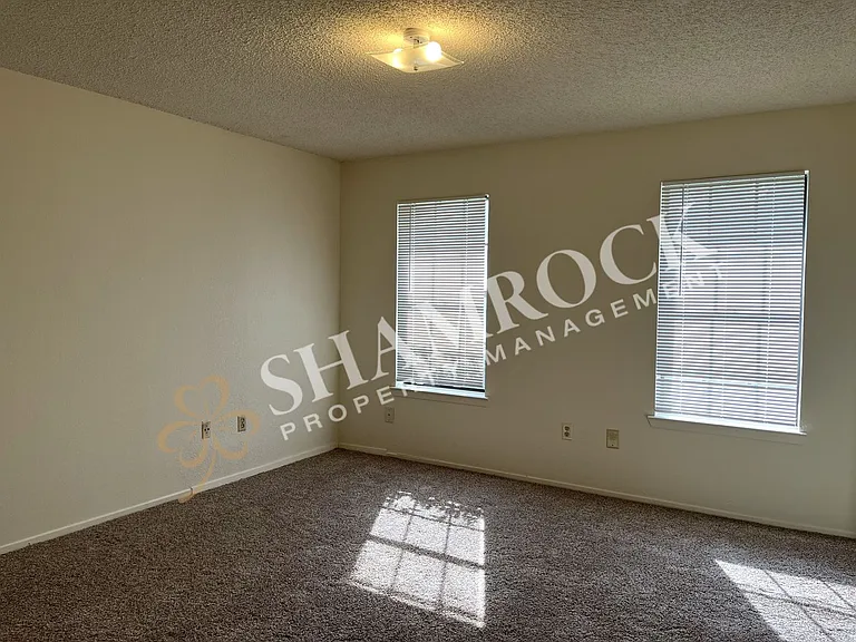 906 Lancelot Cir — Photo 4