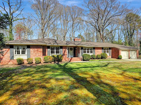 3rd image of 114 Leslie Dr
