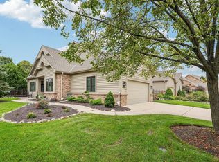 8517 S Country Club Dr, Franklin, WI 53132