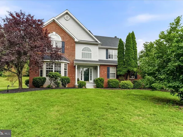 310 Country Ridge Dr, Royersford, PA 19468