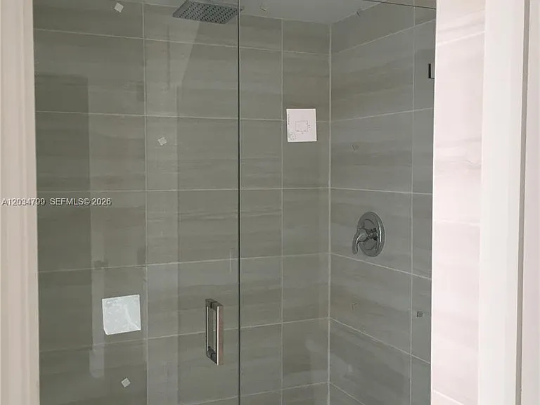 395 NE 21st St #403 — Photo 17