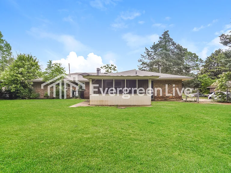 2124 Cottingham Dr — Photo 15