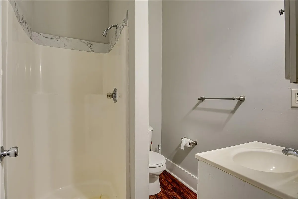 828 Broad Street - B — Photo 3