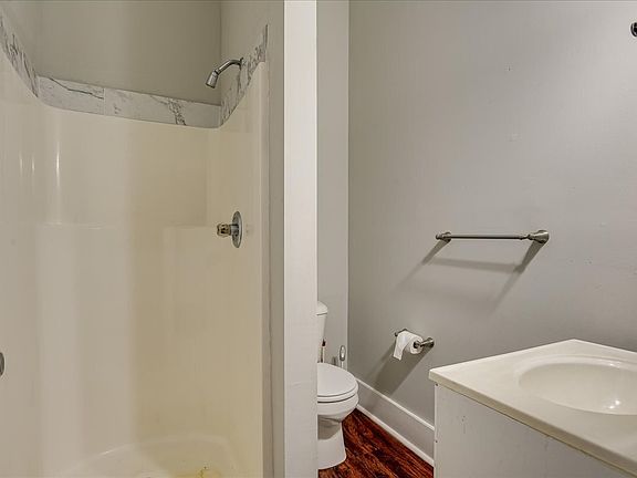 2nd image of 828 Broad St #B