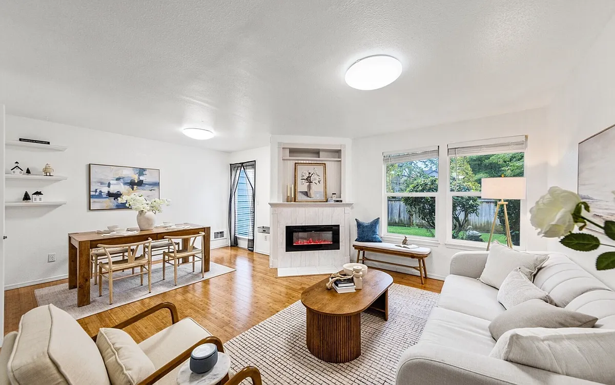 1st floor living room - 10007 NE 12th St