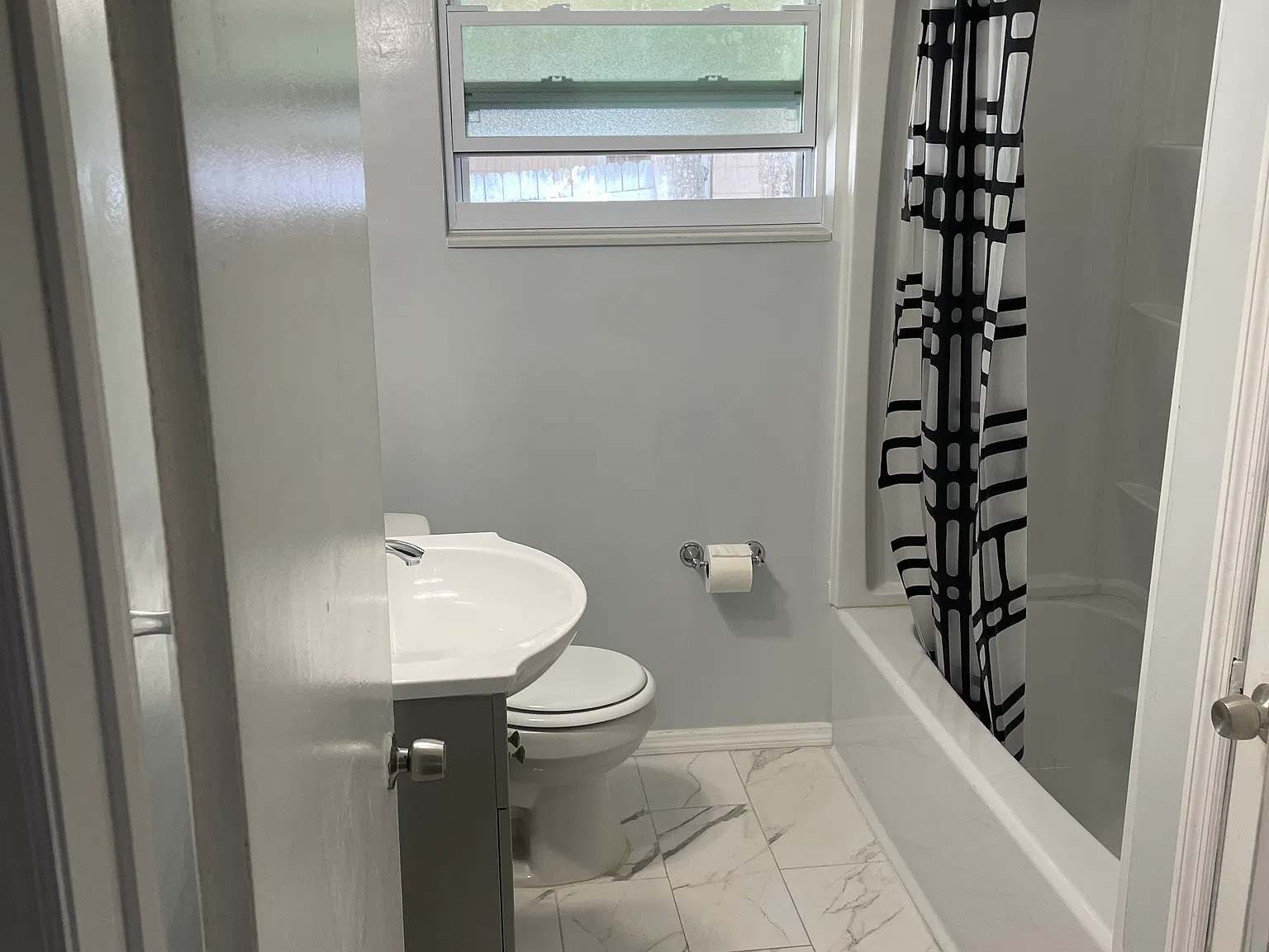 2 bed, 1000 sqft, $1,670 — Photo 3
